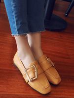 Mocassins en cuir Synthétique marron clair Bout carré Détails métalliques Chaussures décontractées Chaussures femme