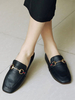 Mocassins en cuir Synthétique noir Bout carré Détails en métal Chaussures décontractées Mocassins pour femmes