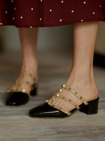 Mules à talon carré Rivets à bout carré noir Chaussures à glissière à talon bloc