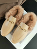 Mules Femme en Fausse Fourrures Synthétique à Cuir Synthétique à Bout Rond avec Boucles Métals Bimatières à Cuir Synthétique Uicolores Mules Femme Chaud Hiver
