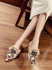 Mules plates en daim femme mocassins à bout pointu abricot brodé de perles