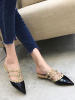 Mules plates pour femmes bordeaux à bout pointu rivets en t