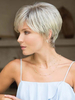Perruque Synthétique Courte avec Frange Femme Invisible Prothèse Capillaire Frisée Gris Argent