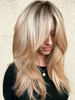 Perruques moyennes Perruques synthétiques Perruques pour femmes Light Gold Bangs latéraux balayés Perruque moyenne pour femme en rayonne