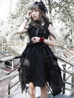 Robe à bretelles lolita charmante en polyester noire avec noeud à volants col montant Robe Déguisements Halloween