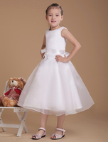Robe adorbale de cortège fille A-ligne blanche en satin avec col rond avec finition belle