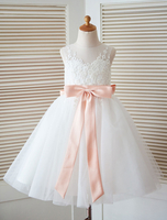 Robe adorbale de cortège fille en dentelle ivoire col rond avec noeud sans bretelles