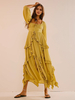 Robe bohème à col en U et manches longues avec volants superposés