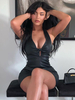 Robe club noire à encolure en V découpée plissée nouée sans manches en cuir PU moulante midi sexy robe