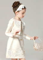 Robe cortège enfant robe de cérémonie fille ivoire en tissu de satin zip sur dos deux pièces