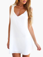 Robe courte en chiffon blanc unicolore avec croix au dos