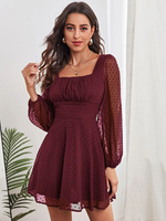 Robe Courte Femme en Mousseline à Col Carré avec Manches Longues Amples Coupe Cintrée Bas Evasée Unicolore