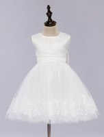 Robe cérémonie fille 2022 Belle Robe de cortège enfant Tissu de satin blanche col ras du cou brodé