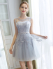 Robe cérémonie robe de rentrée scolaire blanche en tulle col rond dos transparent en dentelle zip sur dos longueur au dessus de genou