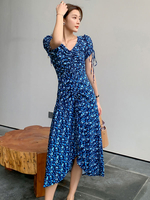 Robe dété à col en V bleu à manches courtes à motif imprimé en polyester Robe longue de plage en polyester