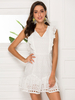 Robe dété blanche à encolure en V découpée en couches sans manches longueur genou mi-longue robe de plage dété