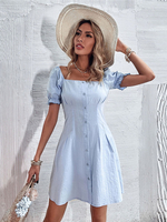 Robe dété bleu bébé col carré manches courtes boutons polyester robe de plage