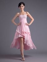 Robe de bal asymétrique rose à bretelles avec perles