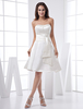 Robe de bal de finissants de retrouvaille blanche sans bretelles faite en satin avec écharpe