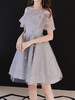 Robe de bal gris clair dentelle illusion décolleté robe de bal manches courtes volants robes de reconstitution historique