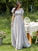 Robe de bal gris clair une ligne col en V en dentelle à manches courtes en mousseline de soie