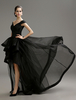 Robe de bal noire hors de l