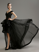 Robe de bal noire hors de l