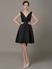 Robe de cocktail noir A-ligne tissu de satincol V croisé longueur genou détail zip ceinture avec jupon de graduation