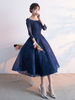Robe de cocktail col rond demie-manche laçage sur dos