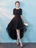 Robe de cocktail noire à manches courtes avec appliques en dentelle applaudissant la robe de soirée de graduation asymétrique