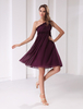 Robe de cocktail pourpre à une épaule et volant longueur genou