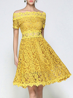 Robe de dentelle hors de l