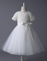 Robe de fille de fleur ivoire en tulle col rond manche courte déciré de noeud zip sur dos robe cortège enfant