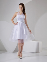 Robe de mariage exquise A-ligne en satin blanc avec applique à licou longueur mollet