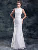 Robe de mariage fourreau blanche en dentelle col bateau; longueur plancher