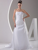 Robe de mariage fourreau blanche en satin bustier traîne courte