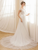 Robe de mariée à la plage ivoire col rond jupe à plis zip sur dos à traîne robe de mariage