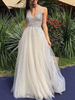 Robe de mariée 2021 Une ligne V cou sans manches perlée tribunal train robes de mariée en tulle
