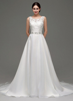 Robe de mariée A-ligne satin ivoire dentelle col rond Avec traîne