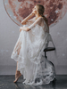 Robe de mariée bohème col et dos en V manche courte au sol