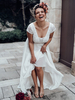 Robe de mariée bohème col V manche courte boutonné sur dos au sol