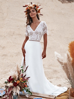 Robe de mariée bohème col V manche longue en dentelle à petite traîne