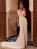 Robe de mariée bohème en dentelle à bretelle dos nu jupe fendue à traîne