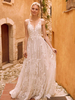 Robe de mariée bohème en dentelle col V à bretelle zip sur dos à traîne
