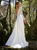 Robe de mariée bohème en dentelle coupe trapèze longueur au sol taille naturelle boutons fonctionnels manches longues col bijou ivoire
