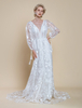 Robe de mariée bohème en polyester et dentelle coupe trapèze avec traîne taille naturelle dos nu manches longues col en V ivoire