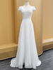 Robe de mariée boho col V decolleté boutonnée sur dos à traîne courte