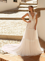 Robe de mariée Boho en dentelle ligne a traîne courte taille naturelle dos nu sans manches col en V ivoire