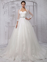 Robe de mariée boule tulle ivoire dentelle Avec traîne