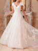 Robe de mariée col V manhce courte en dentelle boutonnée sur dos à traîne